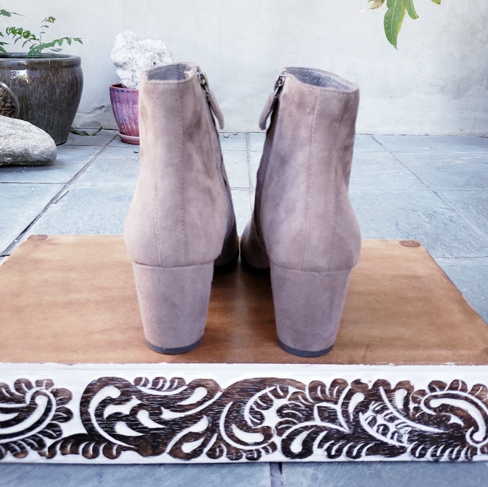 Elegant Chic Eileen Fisher Booties - Picture 5 of 8